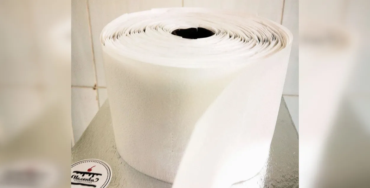 Торт у выглядзе рулона туалетнай паперы