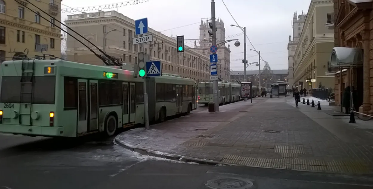 Троллейбусы, остановившиеся в районе железнодорожного вокзала / Еврорадио