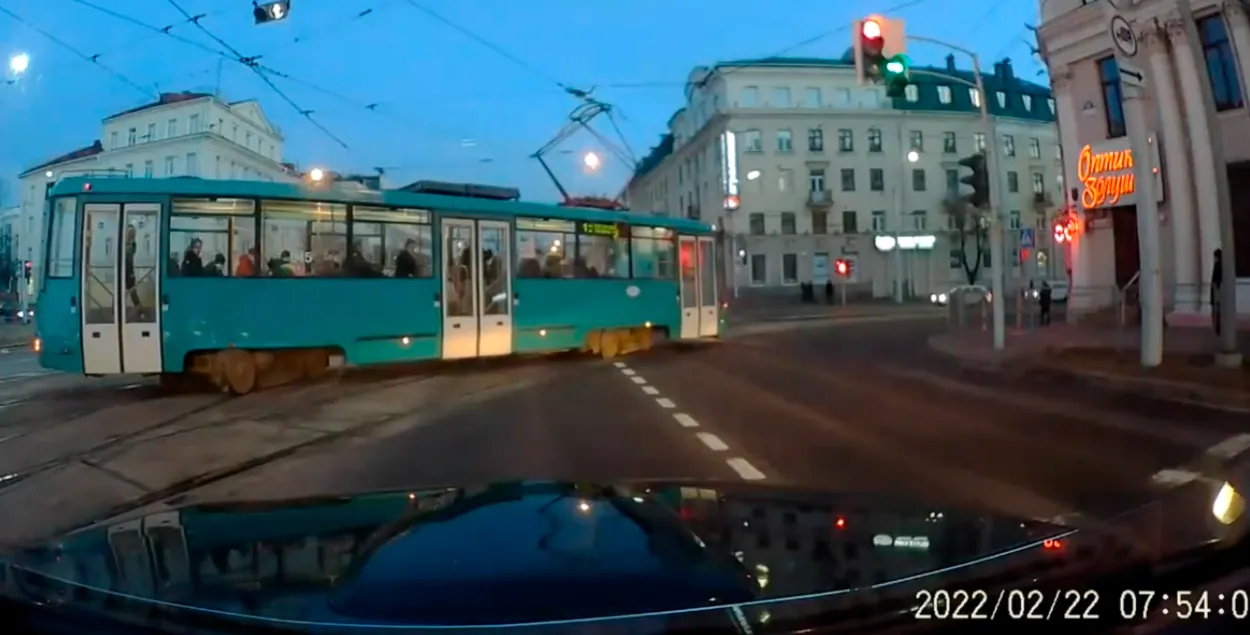 Минский трамвай пустился в &quot;дрифт&quot; / кадр с видео