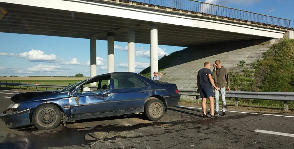 На трассе под Минском столкнулись машина и рейсовый автобус (фото) |  Новости Беларуси | euroradio.fm