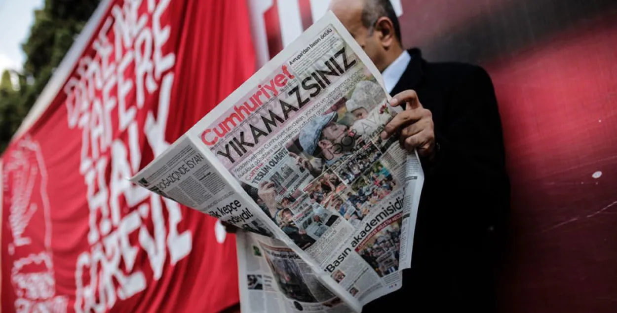 Турцыя разграміла ўсе апазіцыйныя СМІ