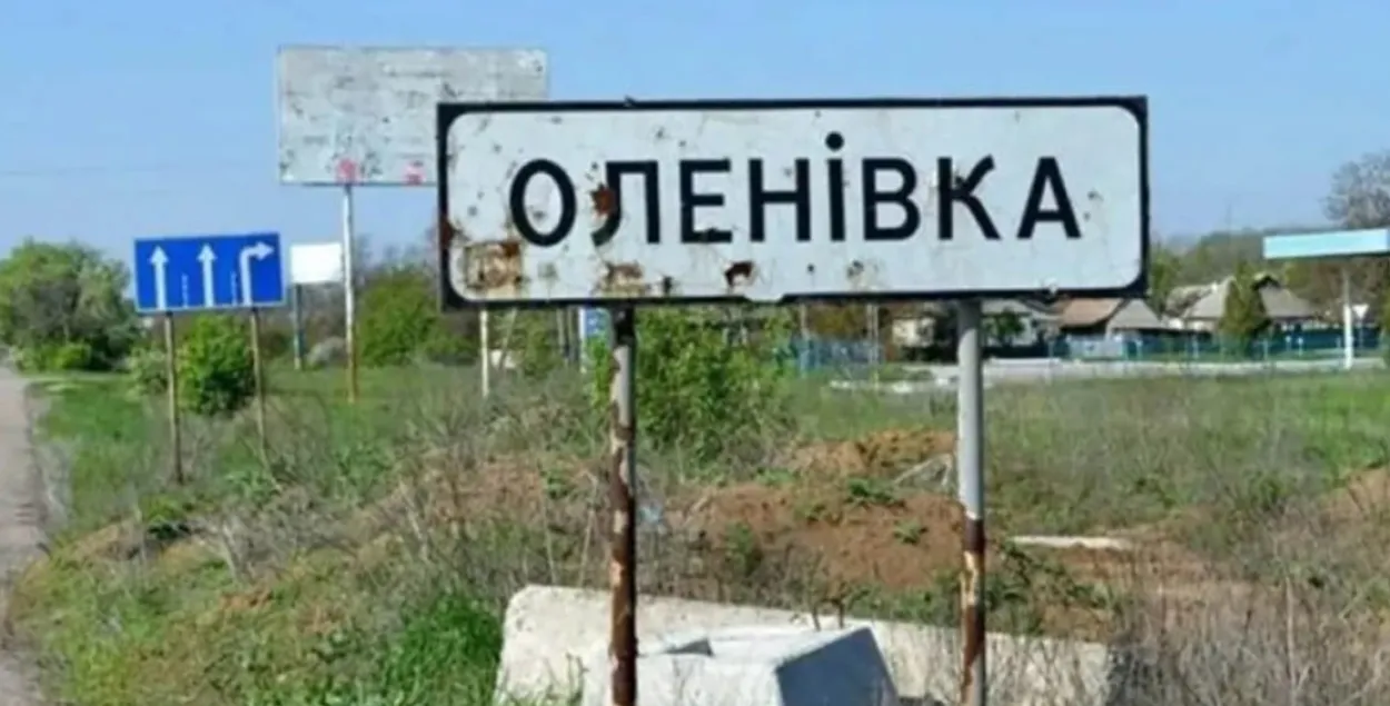 В Минобороны РФ заявляют, что ВСУ обстреляло барак с пленными "азовцами"