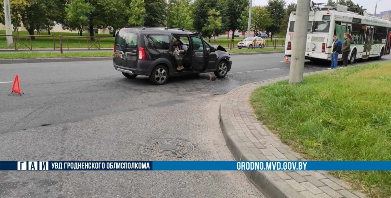 В Гродно в столкновении такси и троллейбуса пострадали три человека |  Новости Беларуси | euroradio.fm