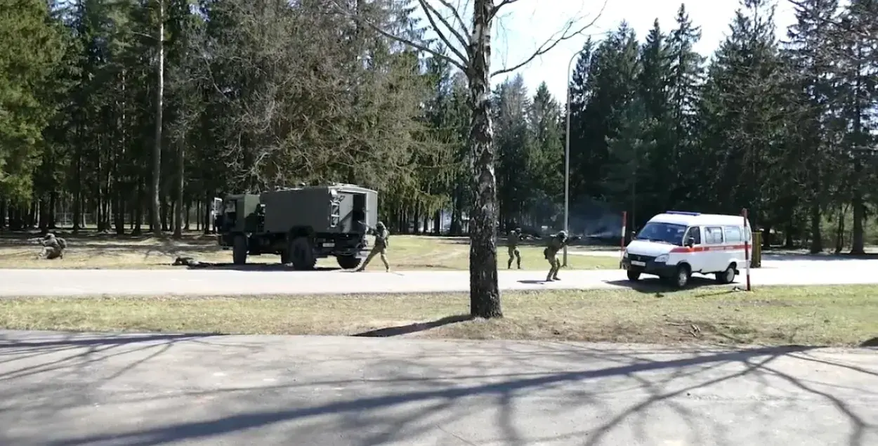 Силовики отрабатывали в Минске действия при нападении на колонну техники |  Новости Беларуси | euroradio.fm