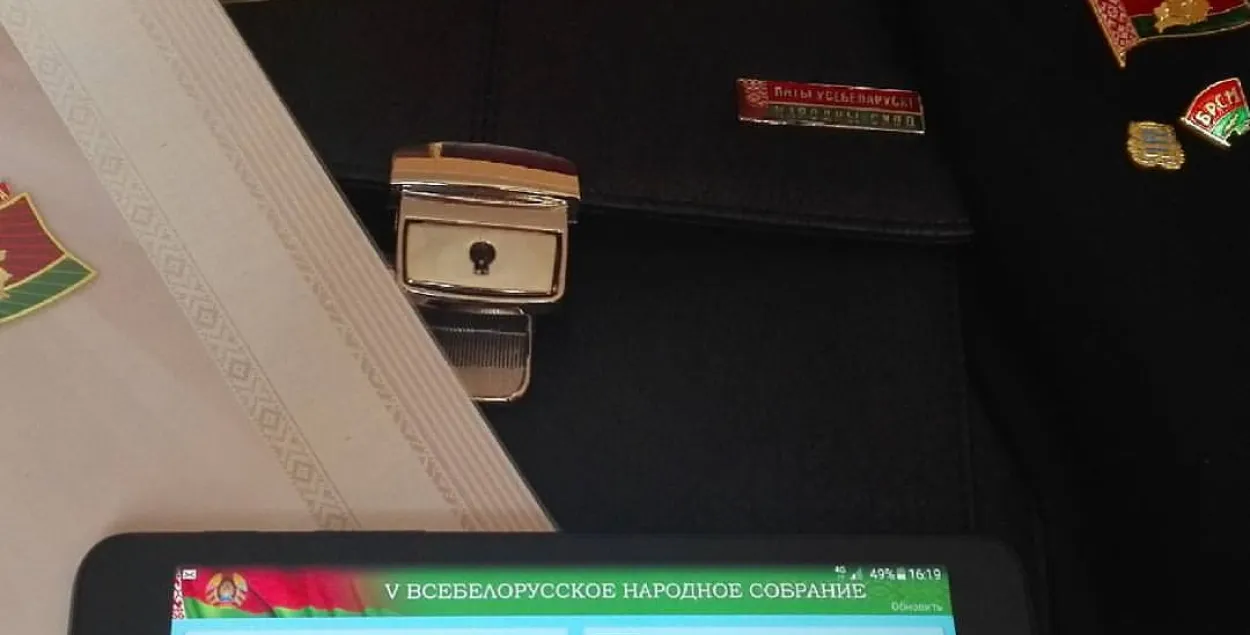Партфелі для дэлегатаў Усебеларускага сходу каштавалі 1 млрд рублёў