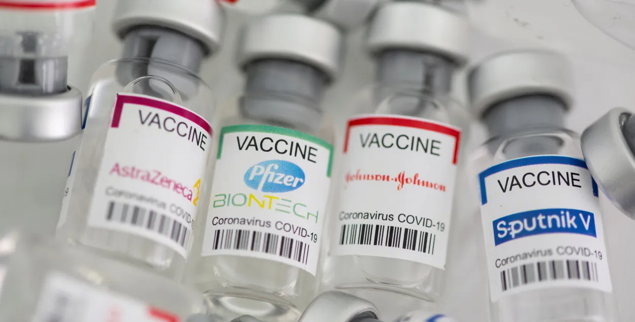 ВОЗ приостановила процедуру одобрения вакцины "Спутник V"