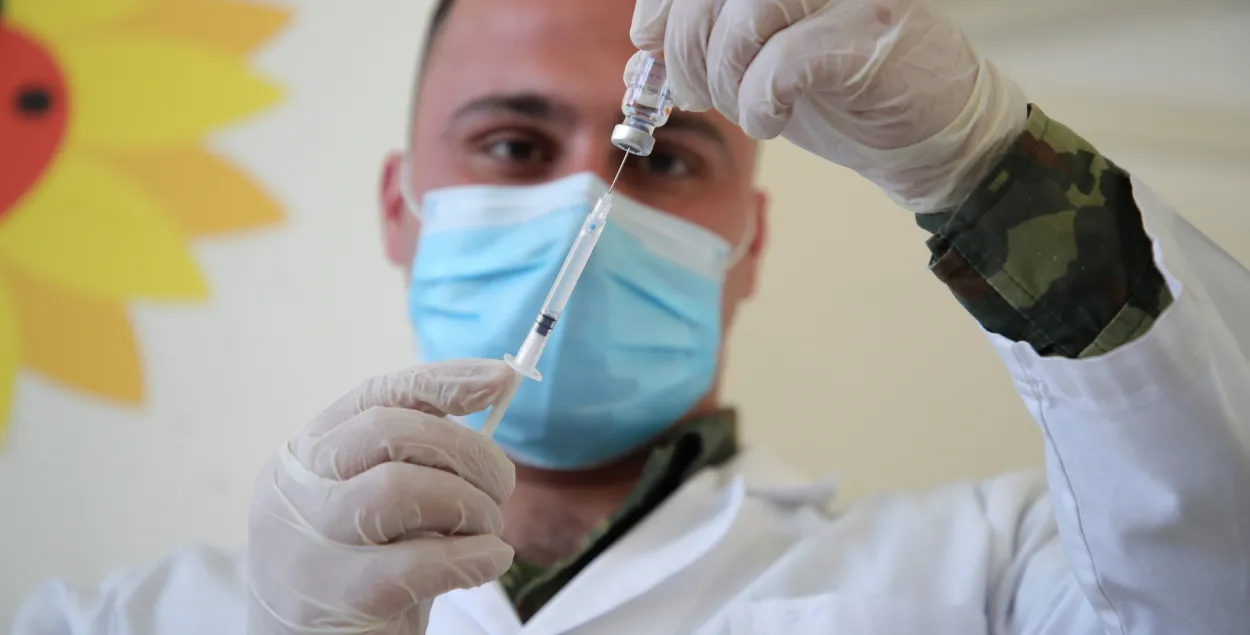 Імпартныя вакцыны ў Кітаі пакуль не выкарыстоўваюць / Reuters​
