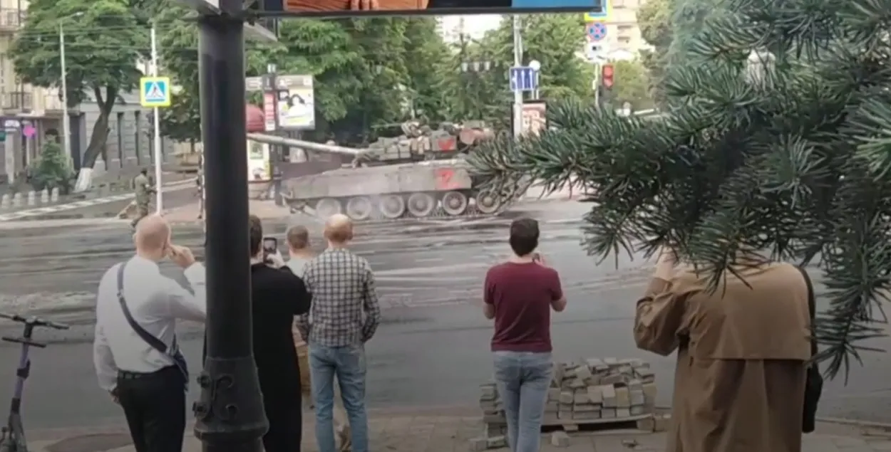 Военная техника ЧВК "Вагнер" в Ростове-на-Дону 24 июня 2023 года /&nbsp;bbc.com
