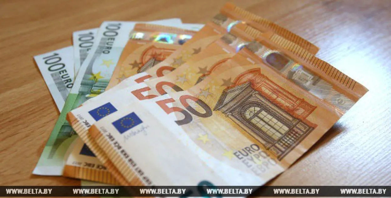 На першых таргах верасня ў Беларусі выраслі курсы долара і расійскага рубля