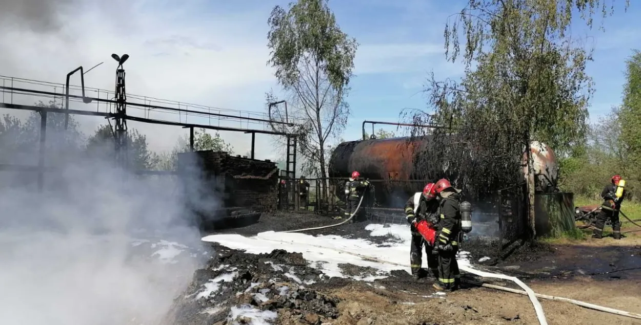Віцебскія ратавальнікі пагасілі пажар на сховішчы мазуты