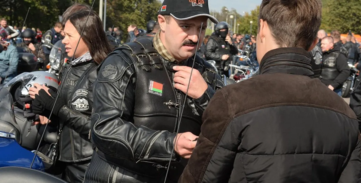 Фотафакт: Віктар Лукашэнка закрываў байкерскі сезон