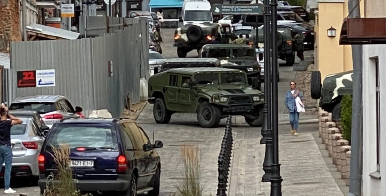 Военная техника на Революционной улице в центре Минска, 13 августа 2020-го / Еврорадио