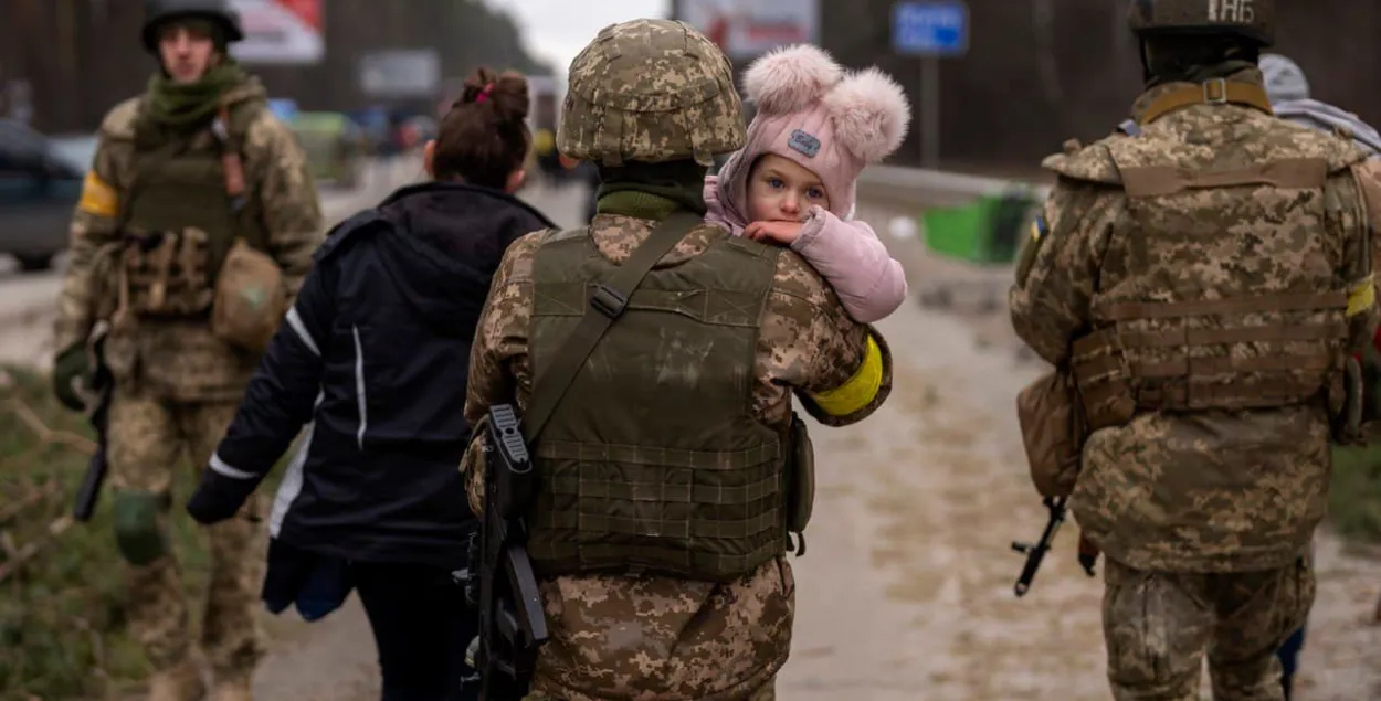 Ратуючыся ад вайны, з Украіны ўжо выехалі 1,7 млн чалавек