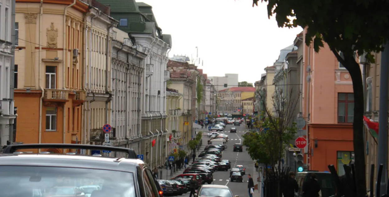 У Мінску 3 верасня забароняць паркавацца амаль на ўсёй вуліцы Карла Маркса