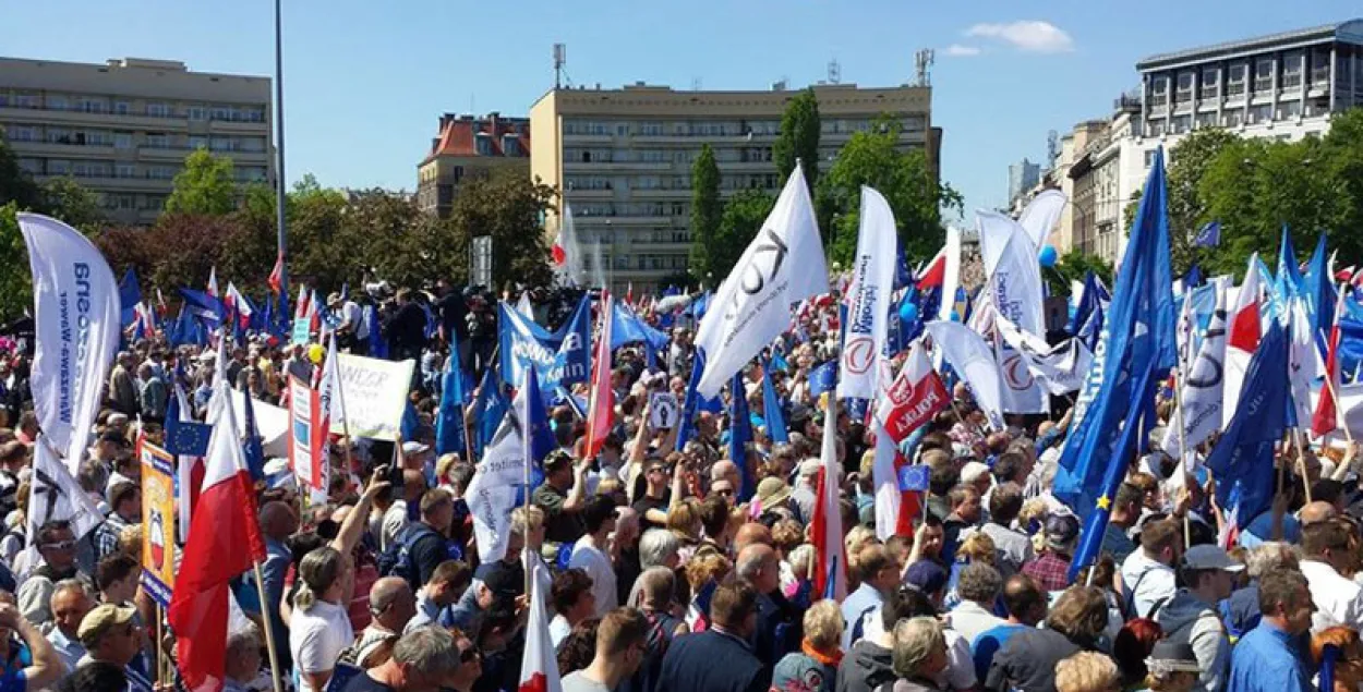 Варшаву на выходных ахапілі масавыя антыўрадавыя пратэсты