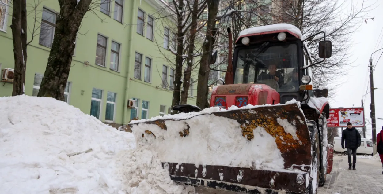 Борьба со снегом в Минске / sb.by
