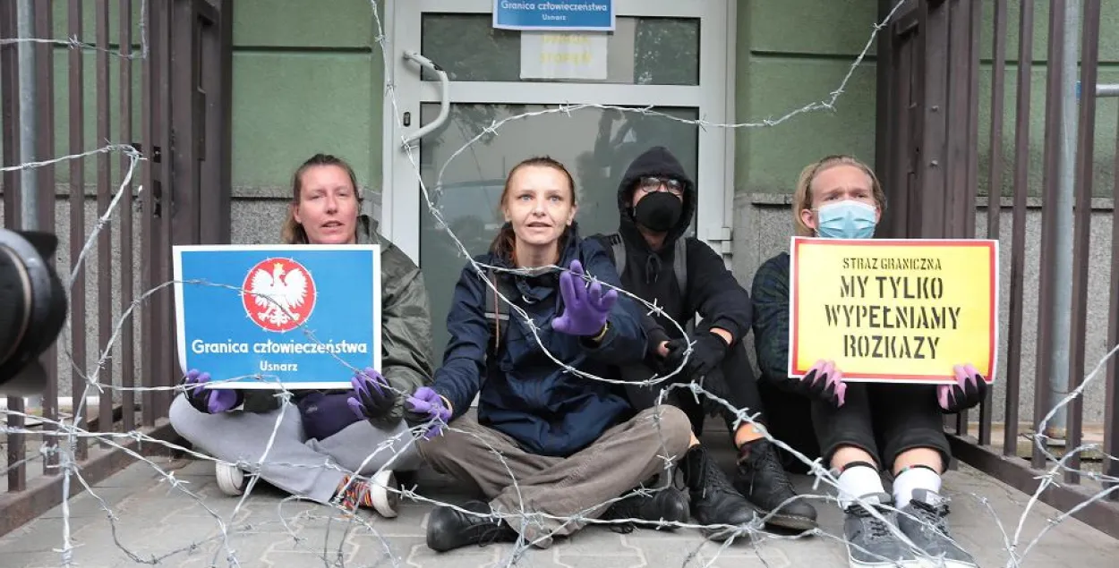 Пикет возле офиса Главного штаба пограничной службы Польши в Варшаве / Gazeta Wyborcza
