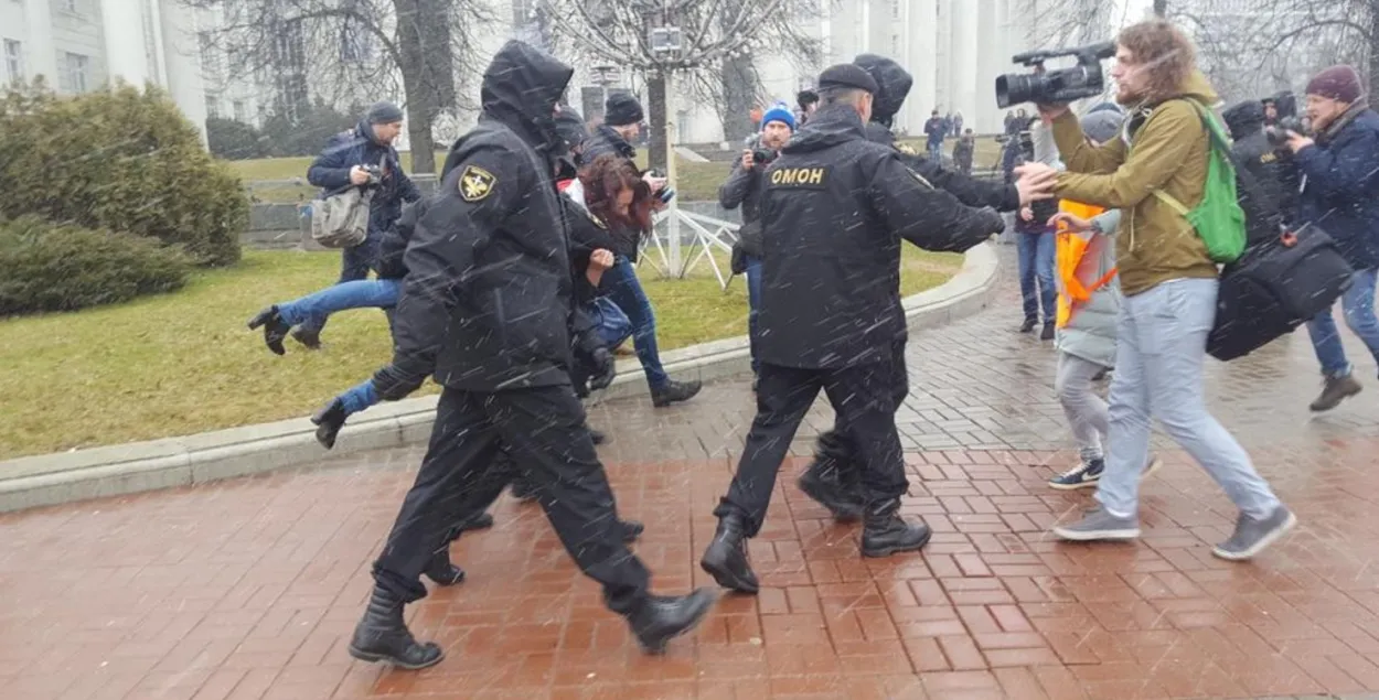 “Рэпарцёры без межаў” заклікаюць беларускія ўлады не штрафаваць журналістаў