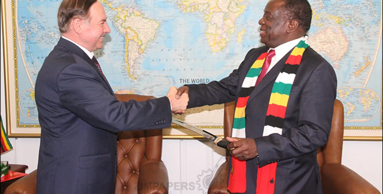 Viktar Sheiman and Zimbabwean President Emmerson Mnangagwa / herald.co.zw
