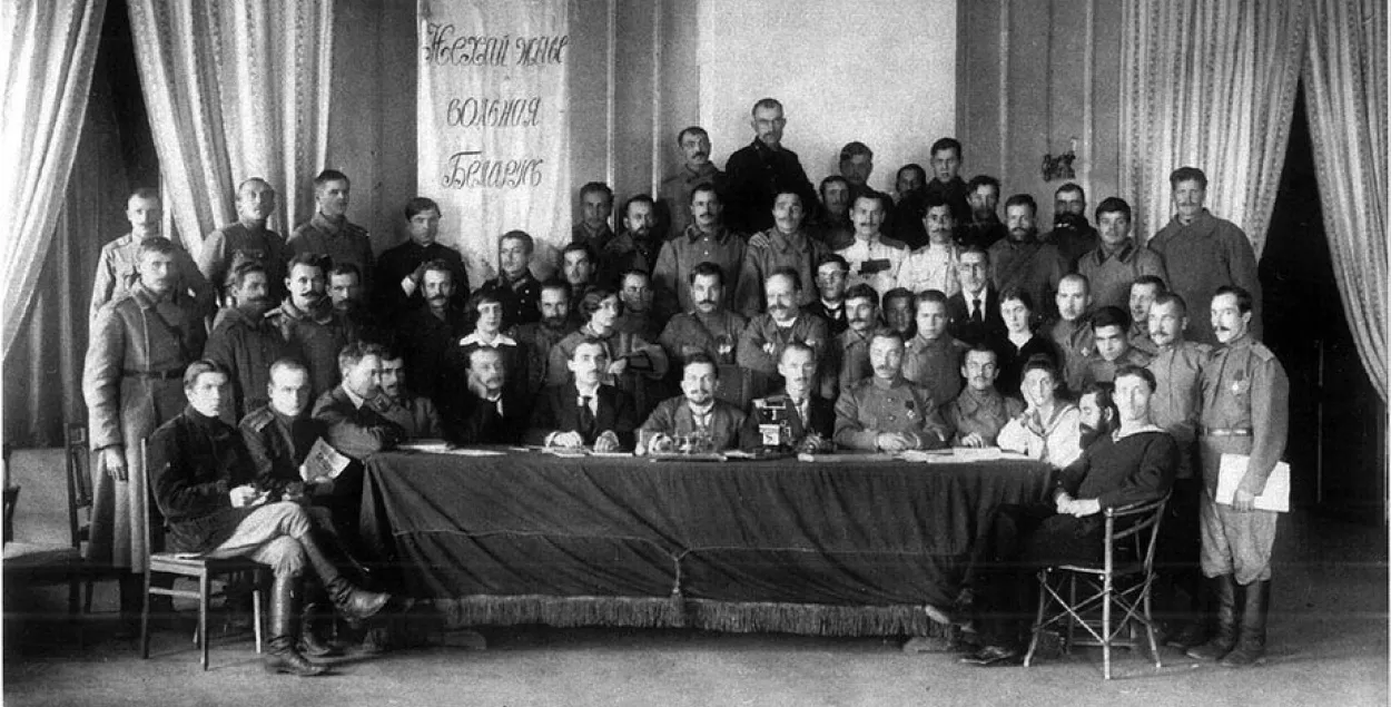 Белорусские активисты, участвовавшие в созыве съезда. Снимок осени 1917-го.​