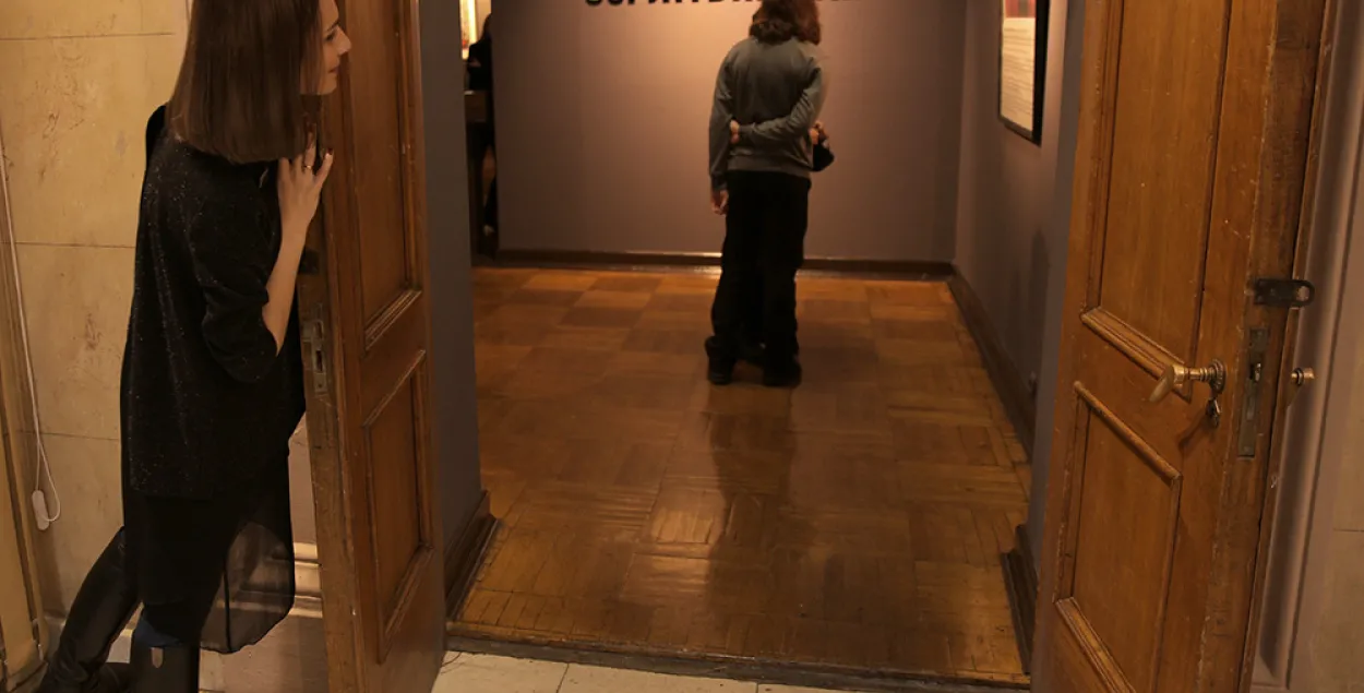 "Экскурсия не была согласована": музей ответил художнице Зое Луцевич