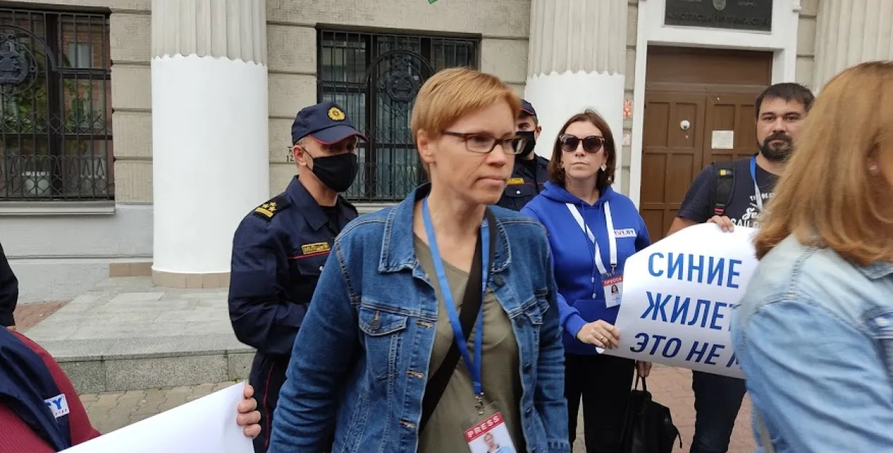 Марина Золотова на акции журналистов возле МВД / Еврорадио​