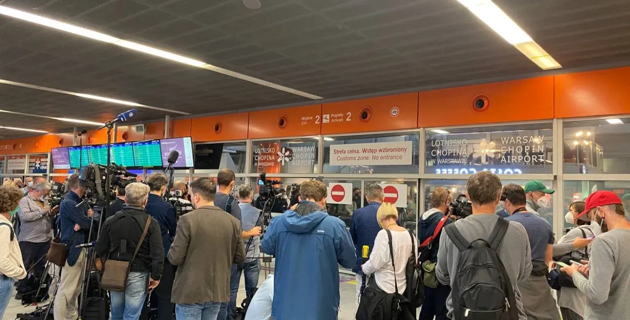 Журналисты ожидали Тимановскую в аэропорту / Еврорадио