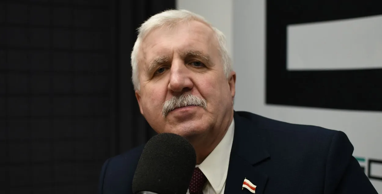 Григорий Костусёв во время стрима в офисе "Еврорадио"
