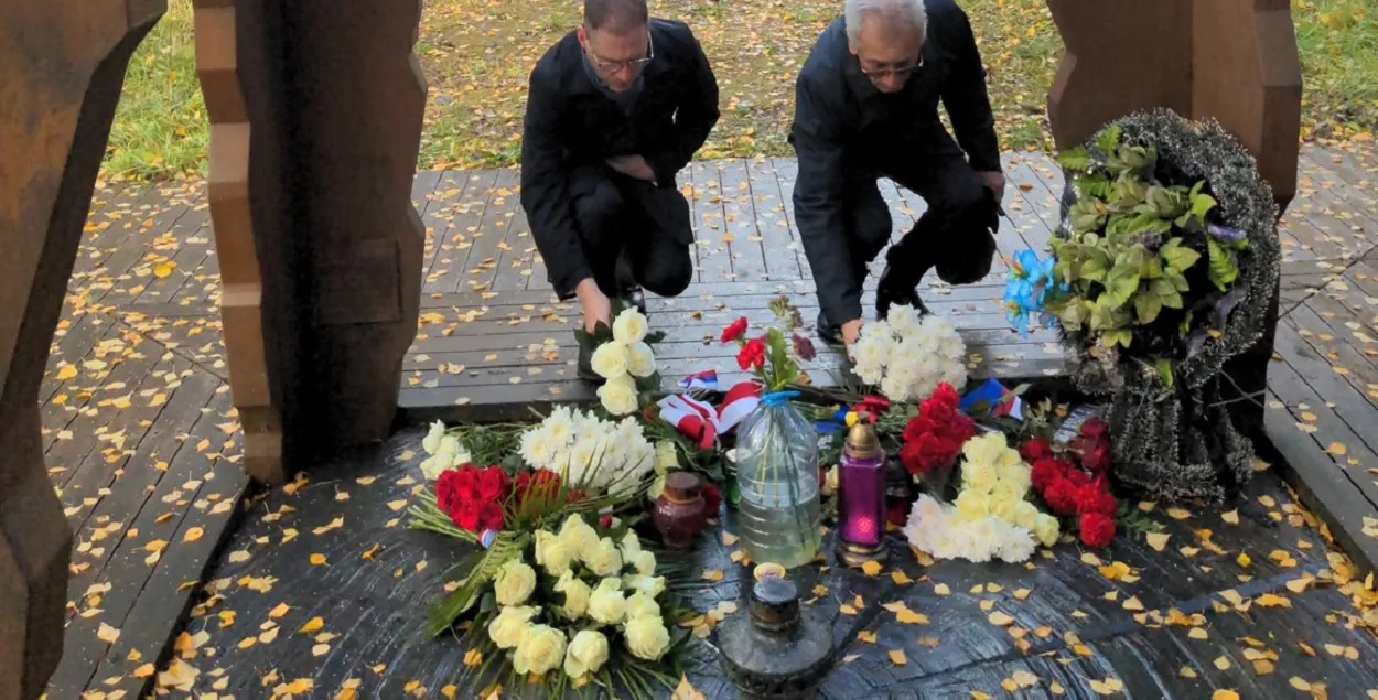 Европейские дипломаты чтят память жертв сталинского режима
