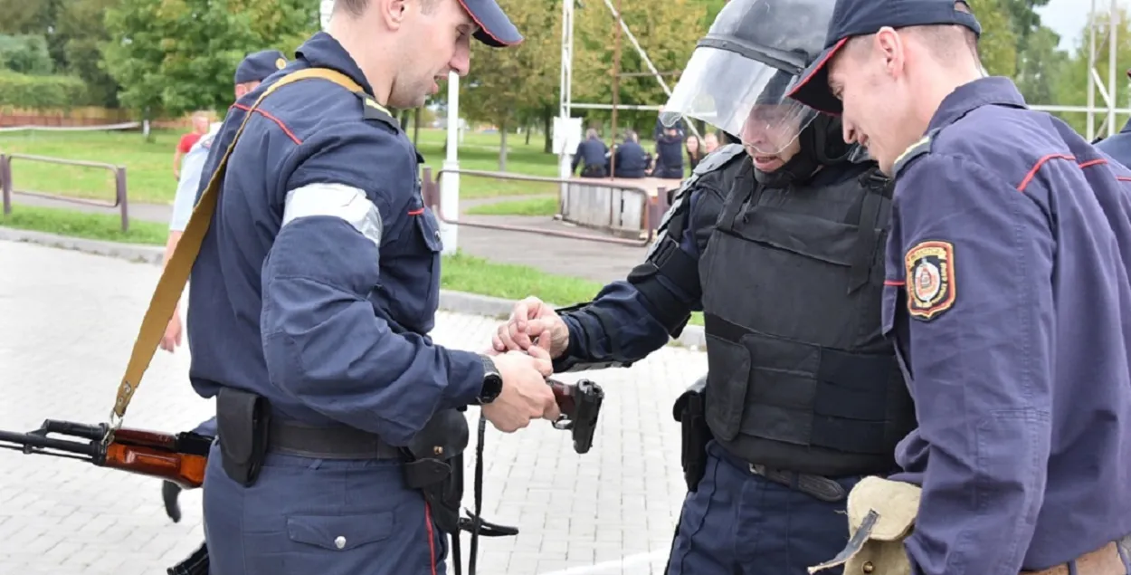 Белорусские милиционеры (иллюстративное фото)