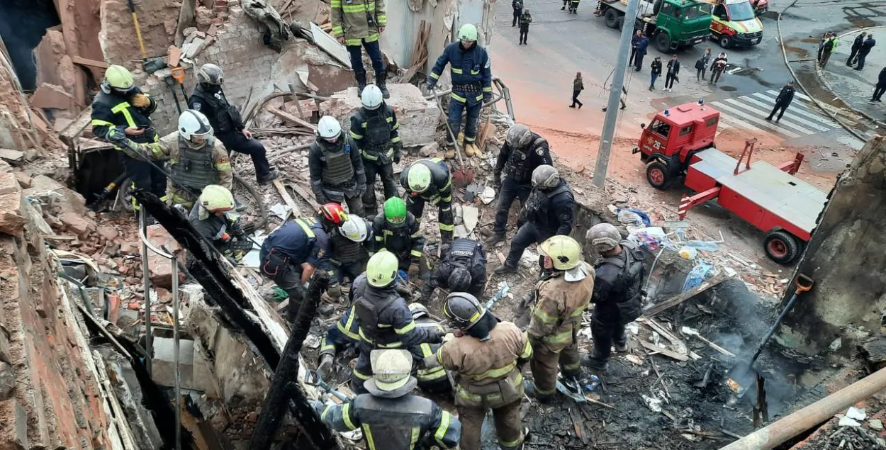 В Харькове россияне попали в жилой дом, под завалами может быть ребенок |  Новости Беларуси | euroradio.fm