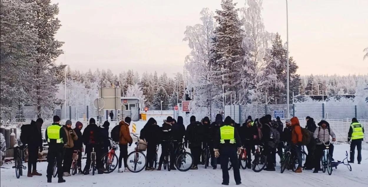 Мигранты у пункта пропуска на российско-финской границе
