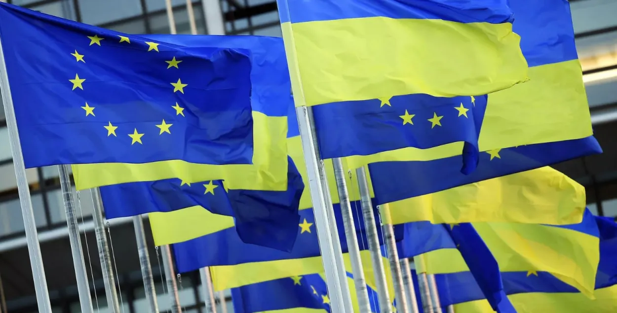 Сцягі Украіны і ЕС