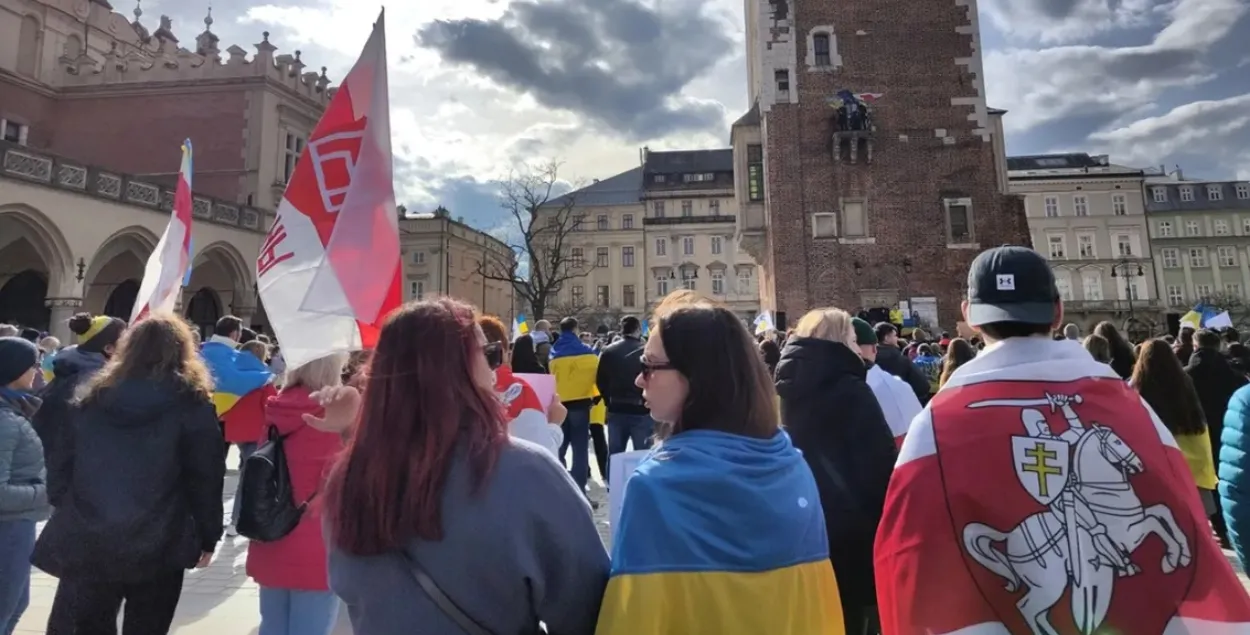 Белорусы на антивоенной акции в Кракове

