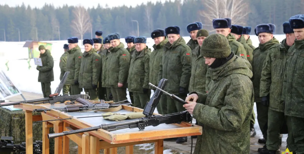 Военнослужащие, иллюстративное фото
