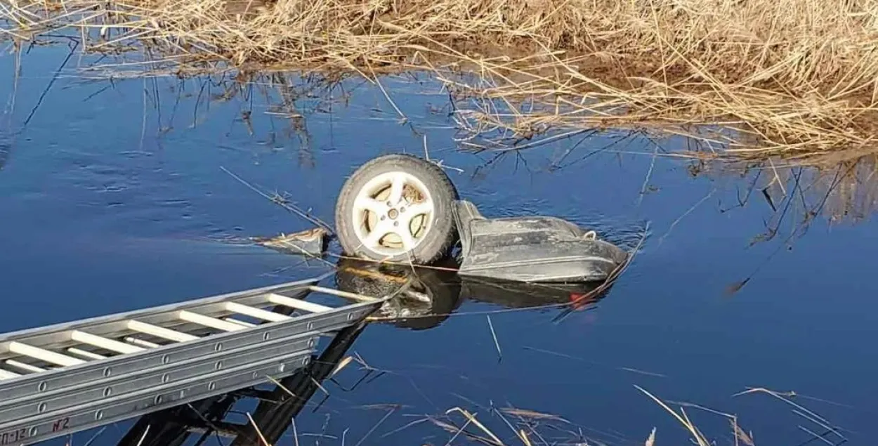 Под Гомелем автомобиль вылетел в канаву с водой — водитель погиб | Новости  Беларуси | euroradio.fm