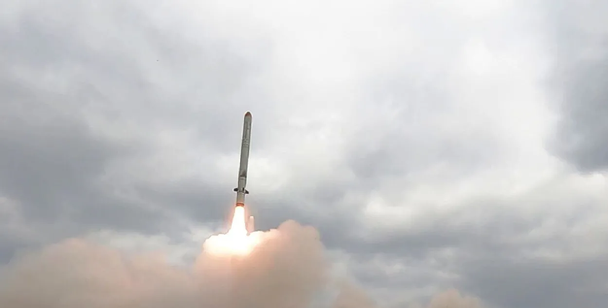 "Искандер" запускает ракету (иллюстративное&nbsp;фото)
