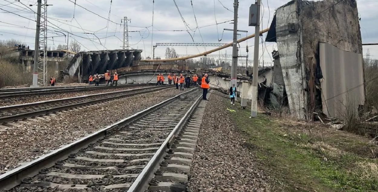 Обрушился мост в России, остановлено движение по железной дороге между РБ и  РФ | Новости Беларуси | euroradio.fm