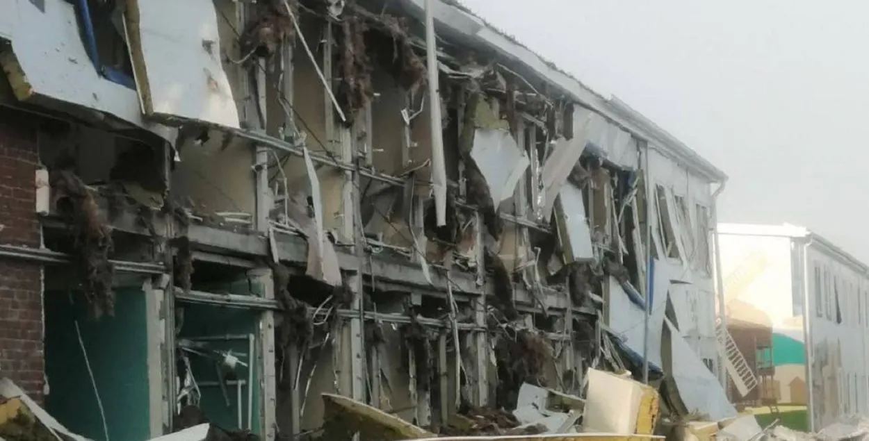 Последствия взрыва беспилотников на территории предприятия в Татарстане
