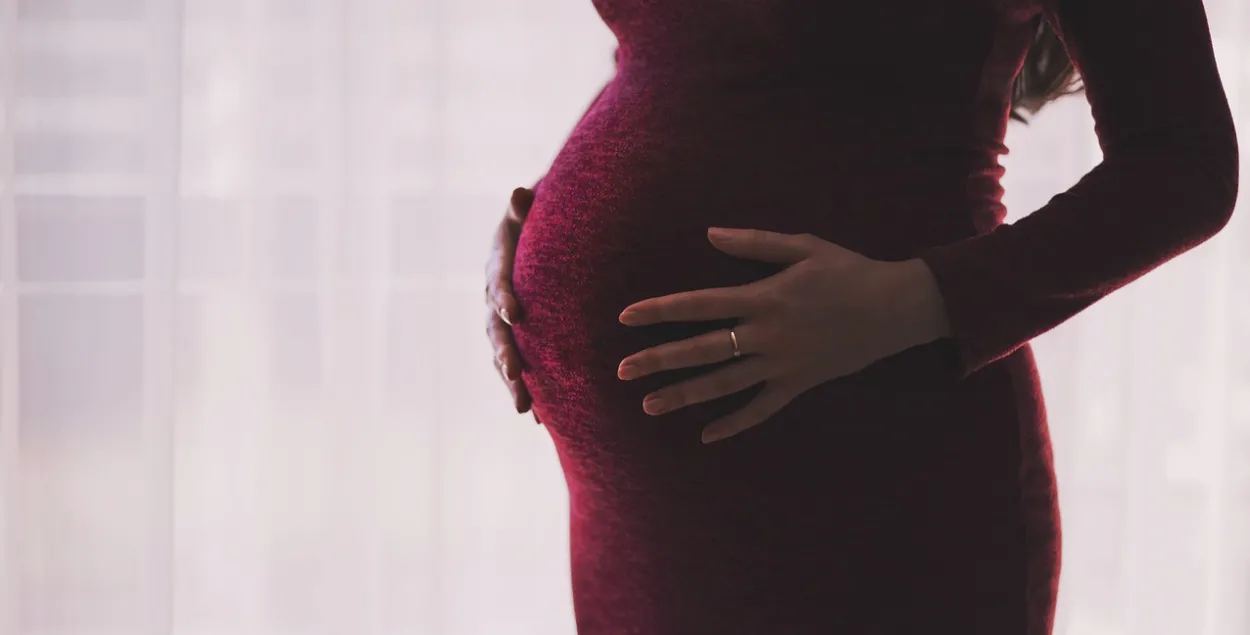 Беременная женщина, иллюстративное фото
