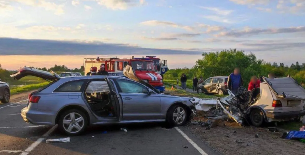 В Пинском районе в аварии с участием 4 автомобилей погибли 2 человека |  Новости Беларуси | euroradio.fm