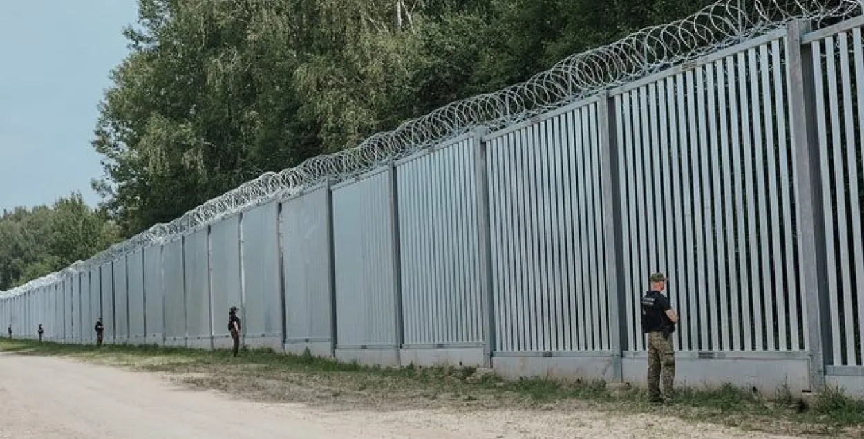 Польский забор на границе с Беларусью
