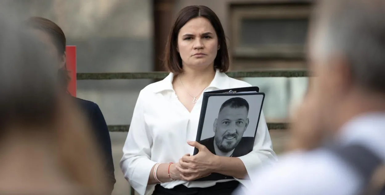 Светлана Тихановская напоминает о Сергее во время всех своих зарубежных поездок
