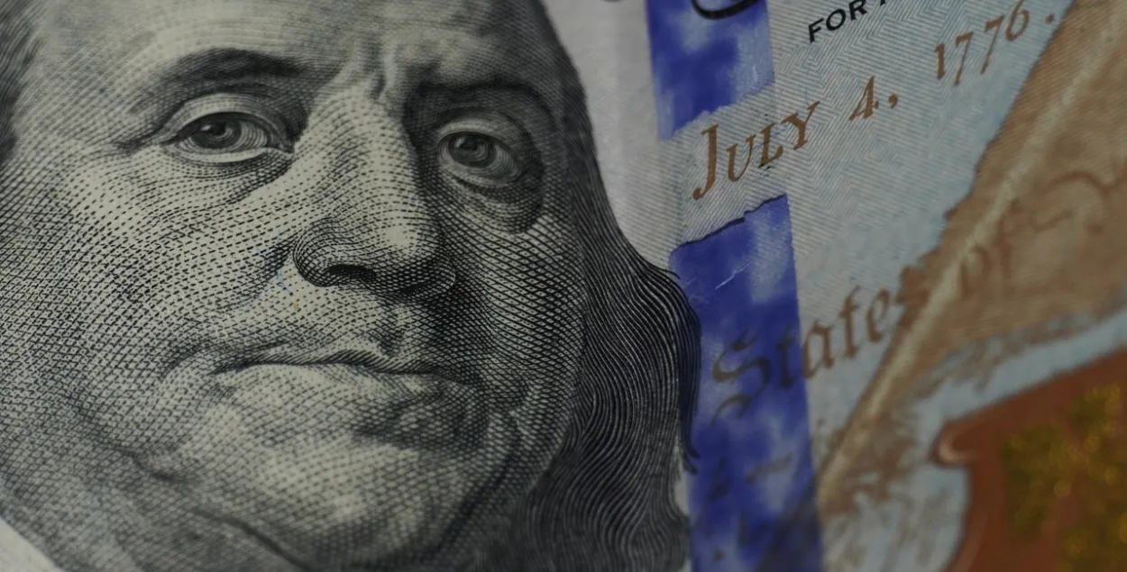 Доллары, иллюстративное фото
