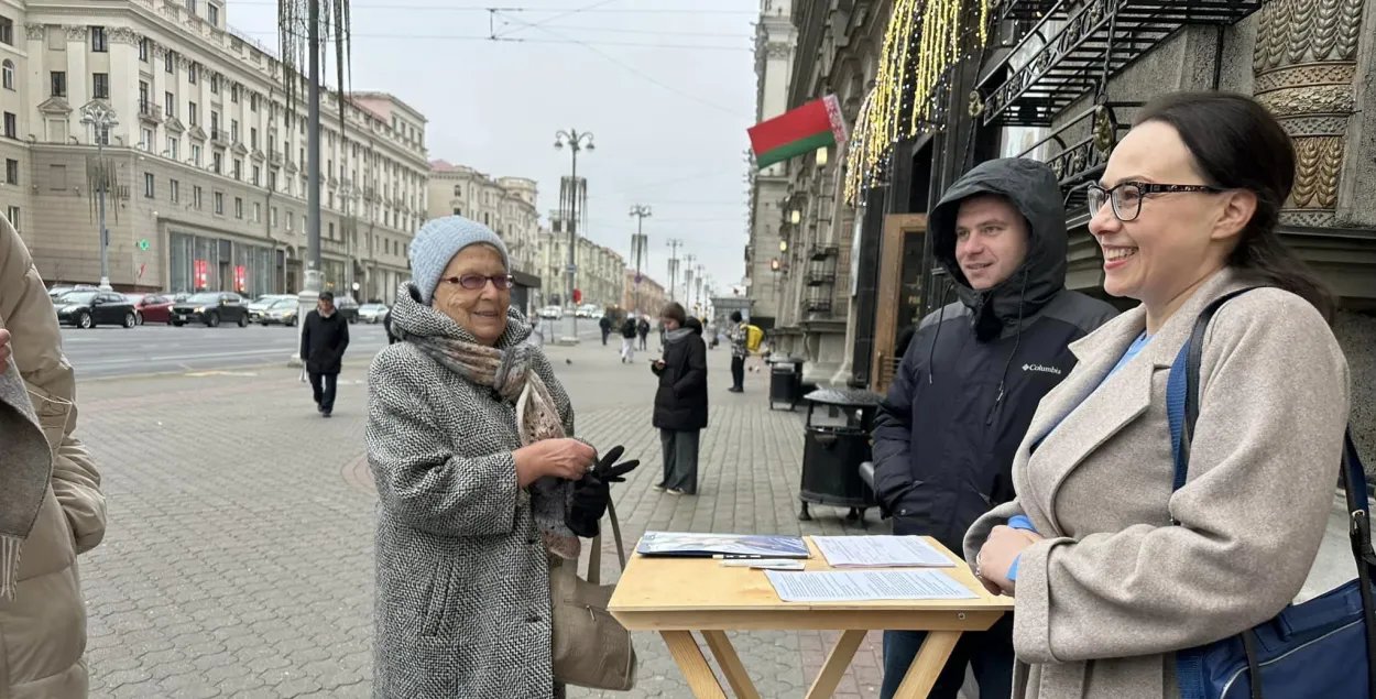 Ганна Канапацкая збірае подпісы
