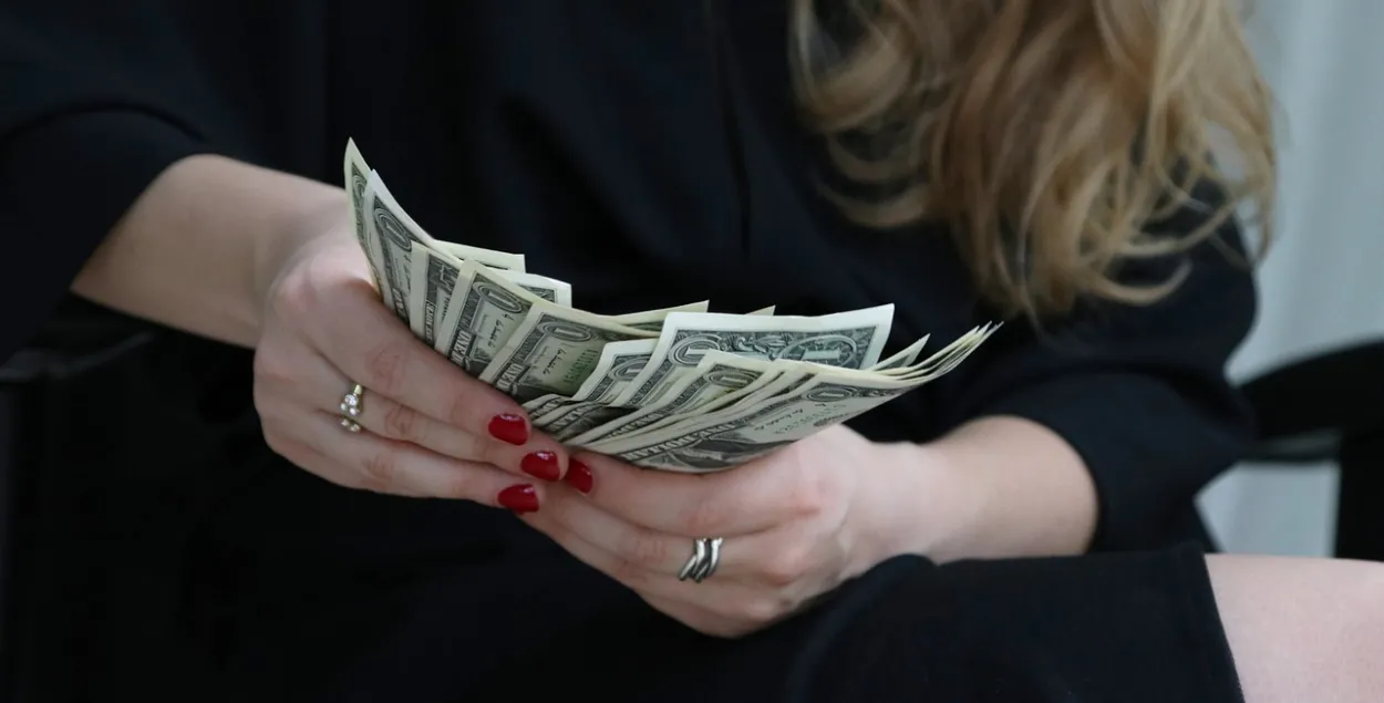 Доллар ослабел
