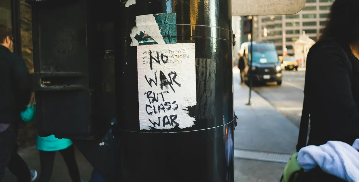 NO WAR
