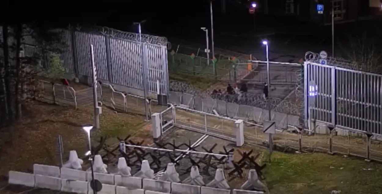 Іранцы штурмуюць беларуска-польскую мяжу
