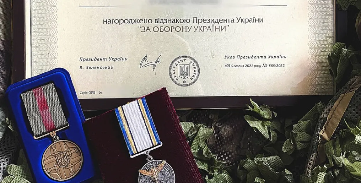 Сярод узнагарод — медаль украінскага прэзідэнта "За абарону Украіны"

