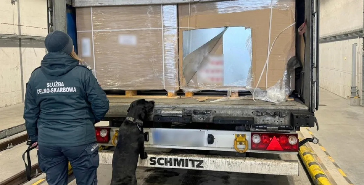 Кантрабанду дапамог знайсці службовы сабака
